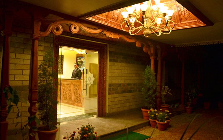 Entrance Nau Nabh Hotel