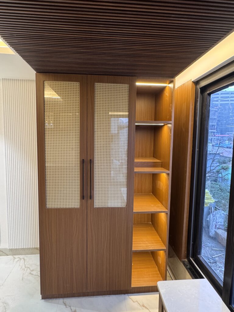 Lighting planning in studio apartment